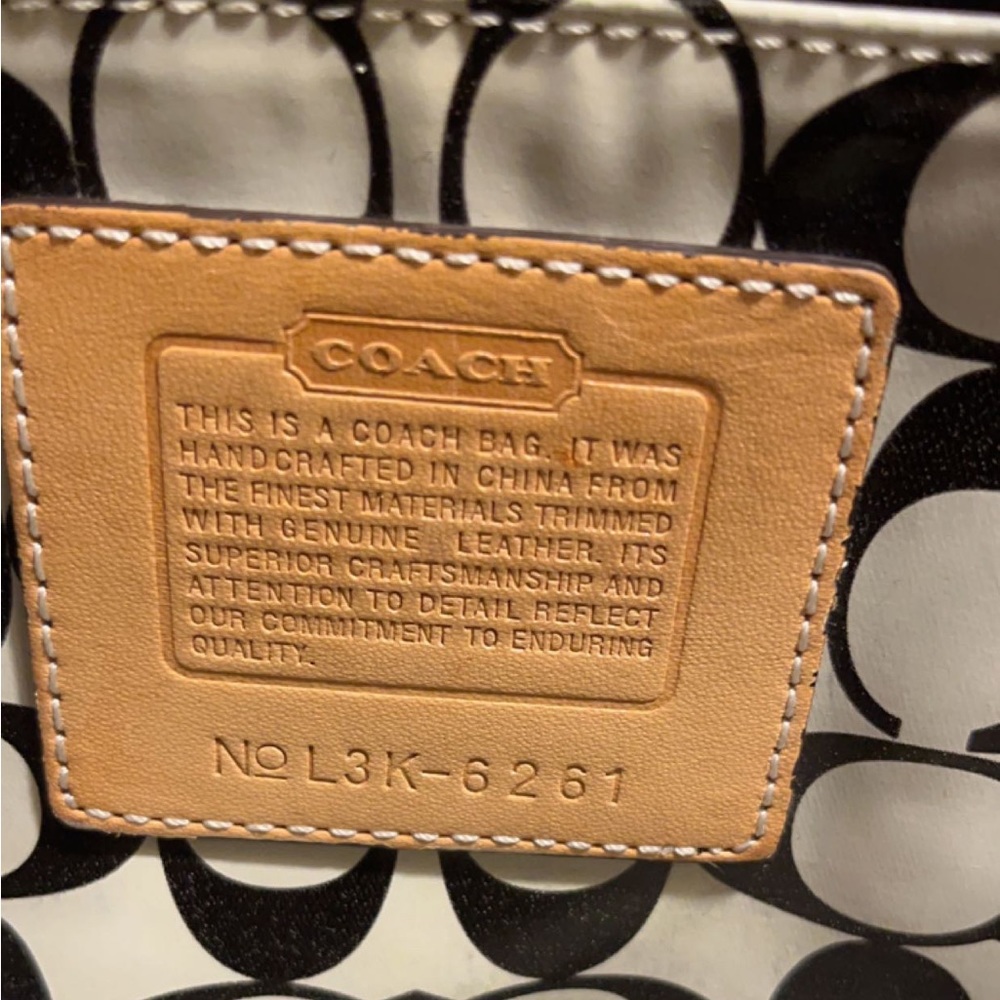 Authentic Coach Hampton Handbag - Picture 3 of 10